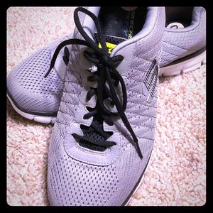 Men’s Skechers size 10